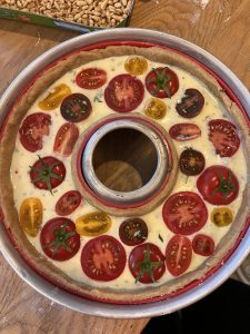 Bunte Tomaten-Quiche mit Ziegenkäse aus dem Omnia Backofen